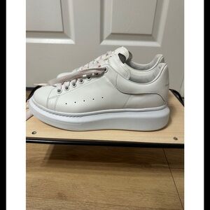 Alexander McQueen White Leather Platform Sneakers with Pink Laces